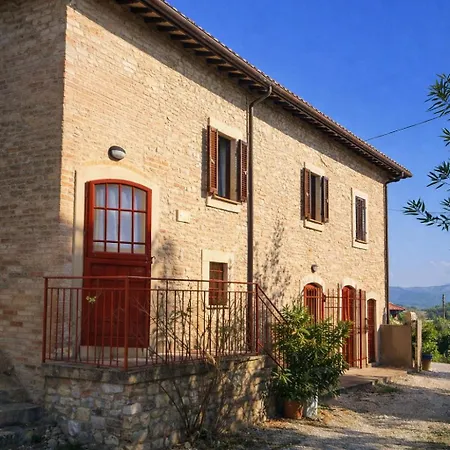 La Dimora Di Sandra Montefalco, Casa Tra Gli Ulivi A * 蒙特法尔科