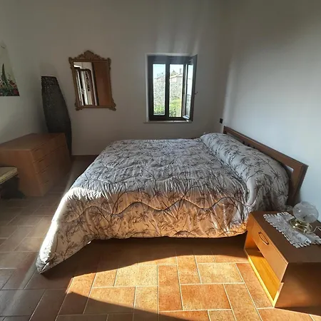 Apartment La Dimora Di Sandra In Umbria A Montefalco