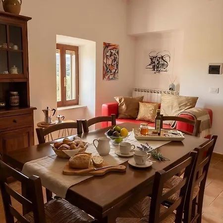 La Dimora Di Sandra Montefalco, Casa Tra Gli Ulivi A