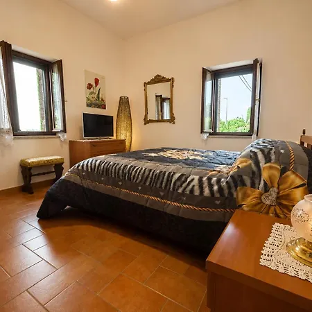 La Dimora Di Sandra Montefalco, Casa Tra Gli Ulivi A