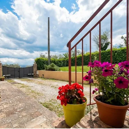 La Dimora Di Sandra Montefalco, Casa Tra Gli Ulivi A * 蒙特法尔科